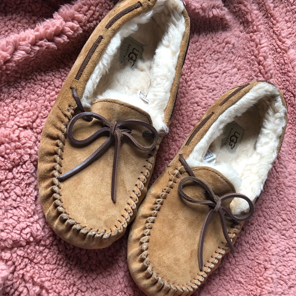 UGG moccasins/ Dakota slippers